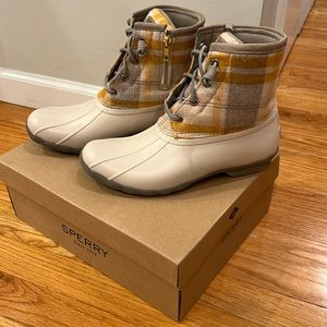 Women’s Sperry Saltwater Plaid Ivory Winter/Duck Boots SIZE: 9.5
